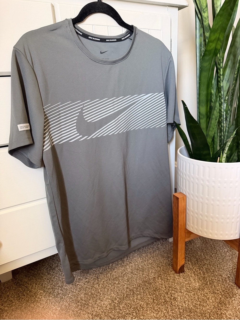 Nike Men's Gray Short-Sleeve Dri-FIT Tee with Swoosh Stripe